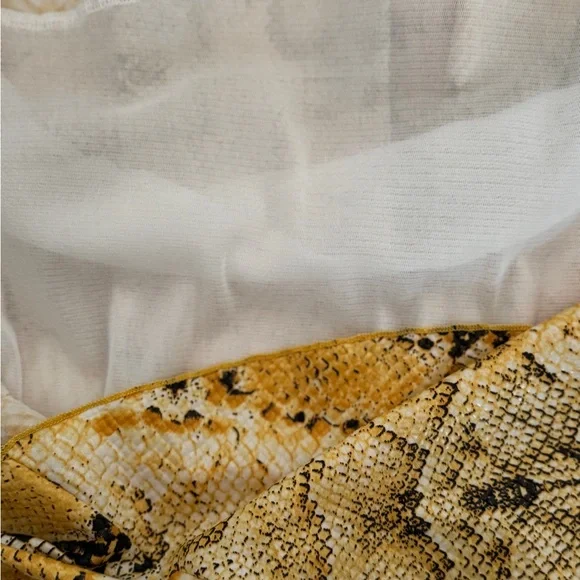 Gold and Black Knee-Length A-Line Skirt with Pleats Size 38/8 - Picture 5 of 10